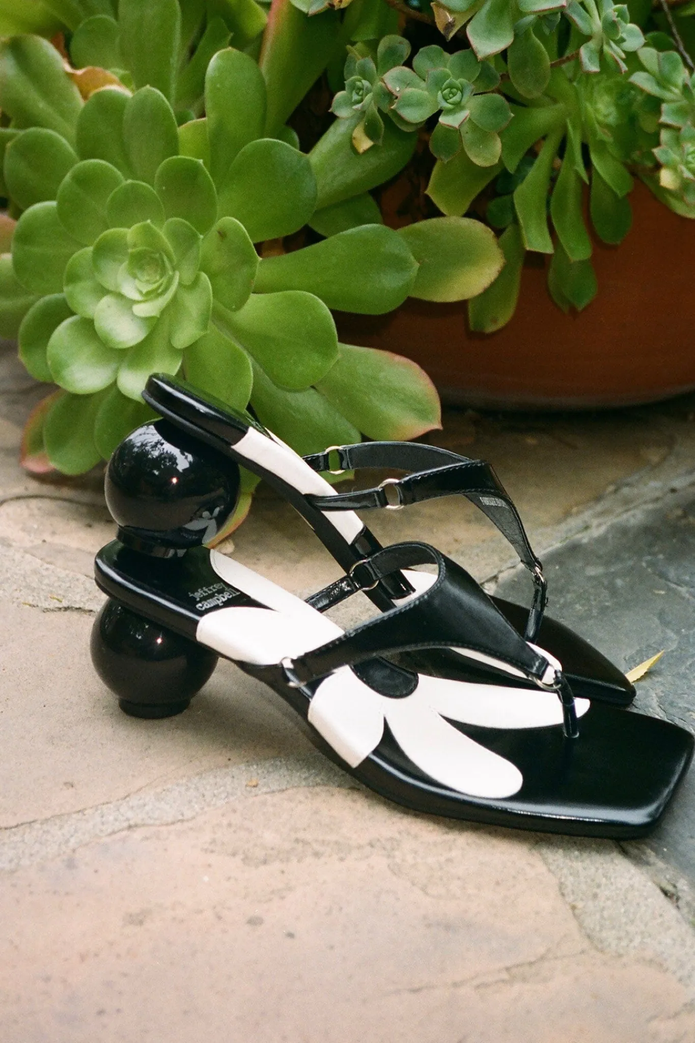 Hot SNOOKERED Sandals | Heel